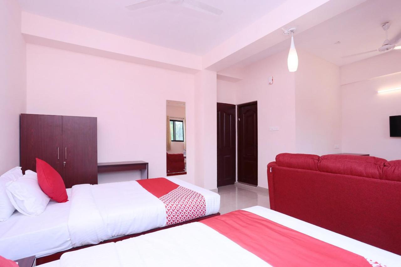 Oyo 13577 Tkr Metro Residency Hotel Kochi Exterior foto