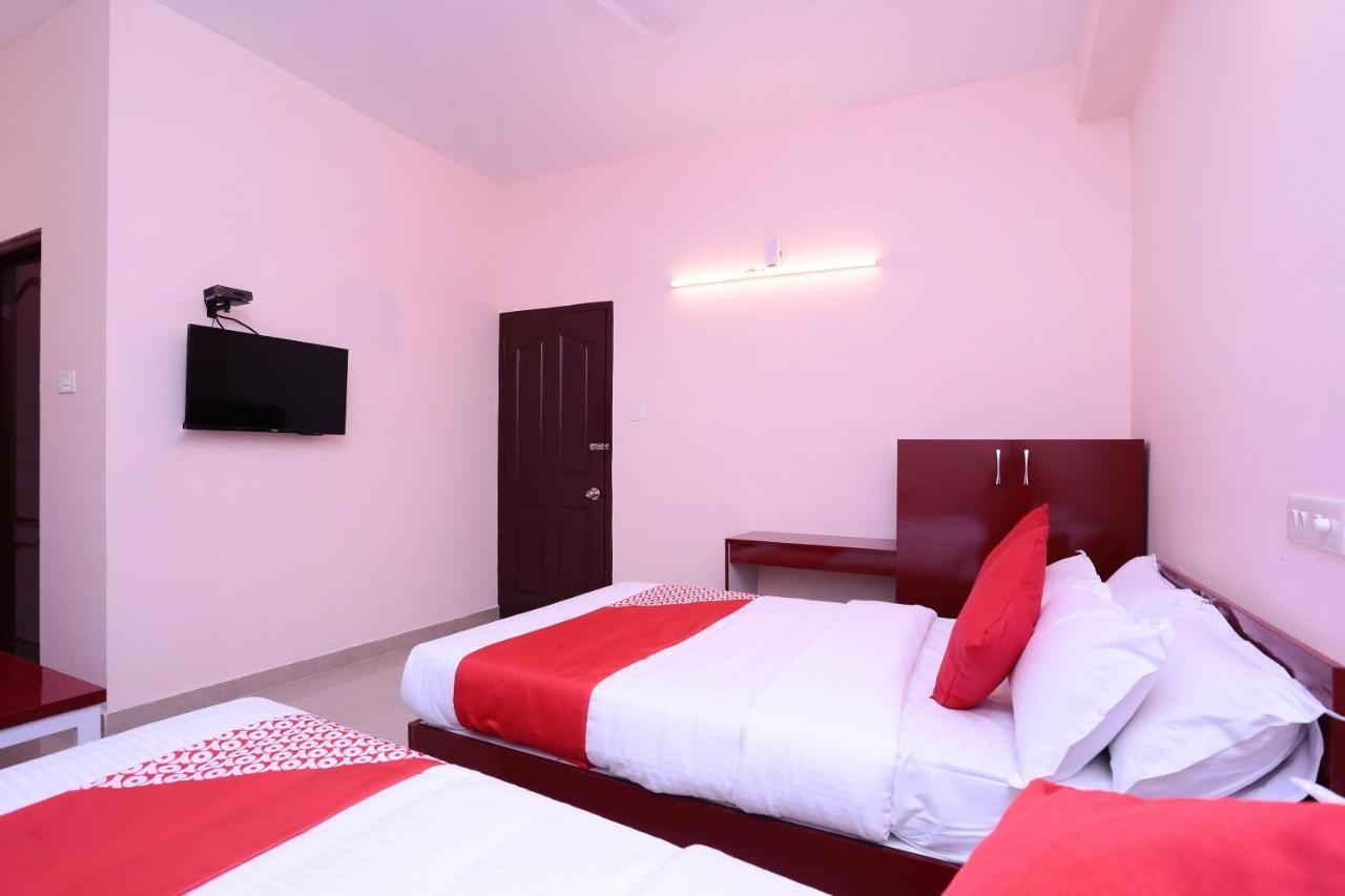 Oyo 13577 Tkr Metro Residency Hotel Kochi Exterior foto