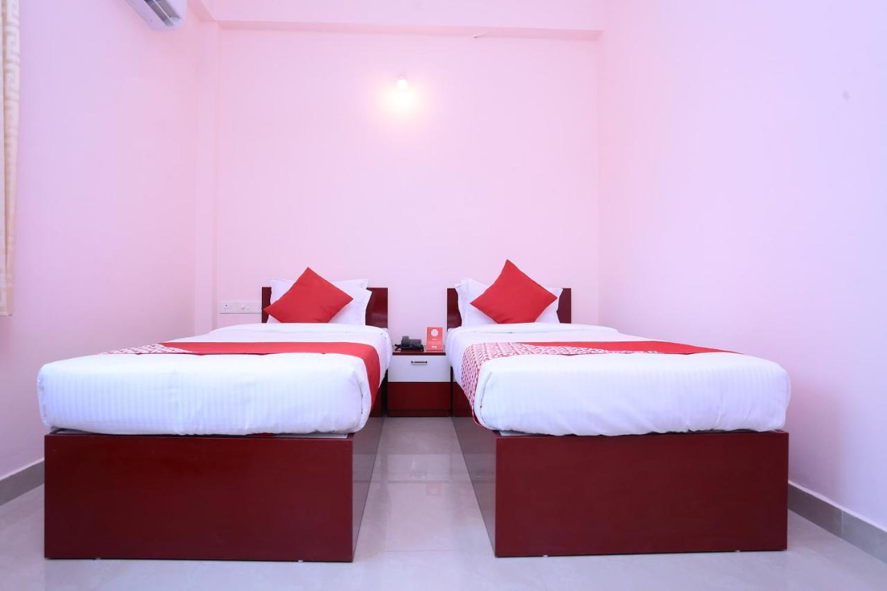 Oyo 13577 Tkr Metro Residency Hotel Kochi Exterior foto