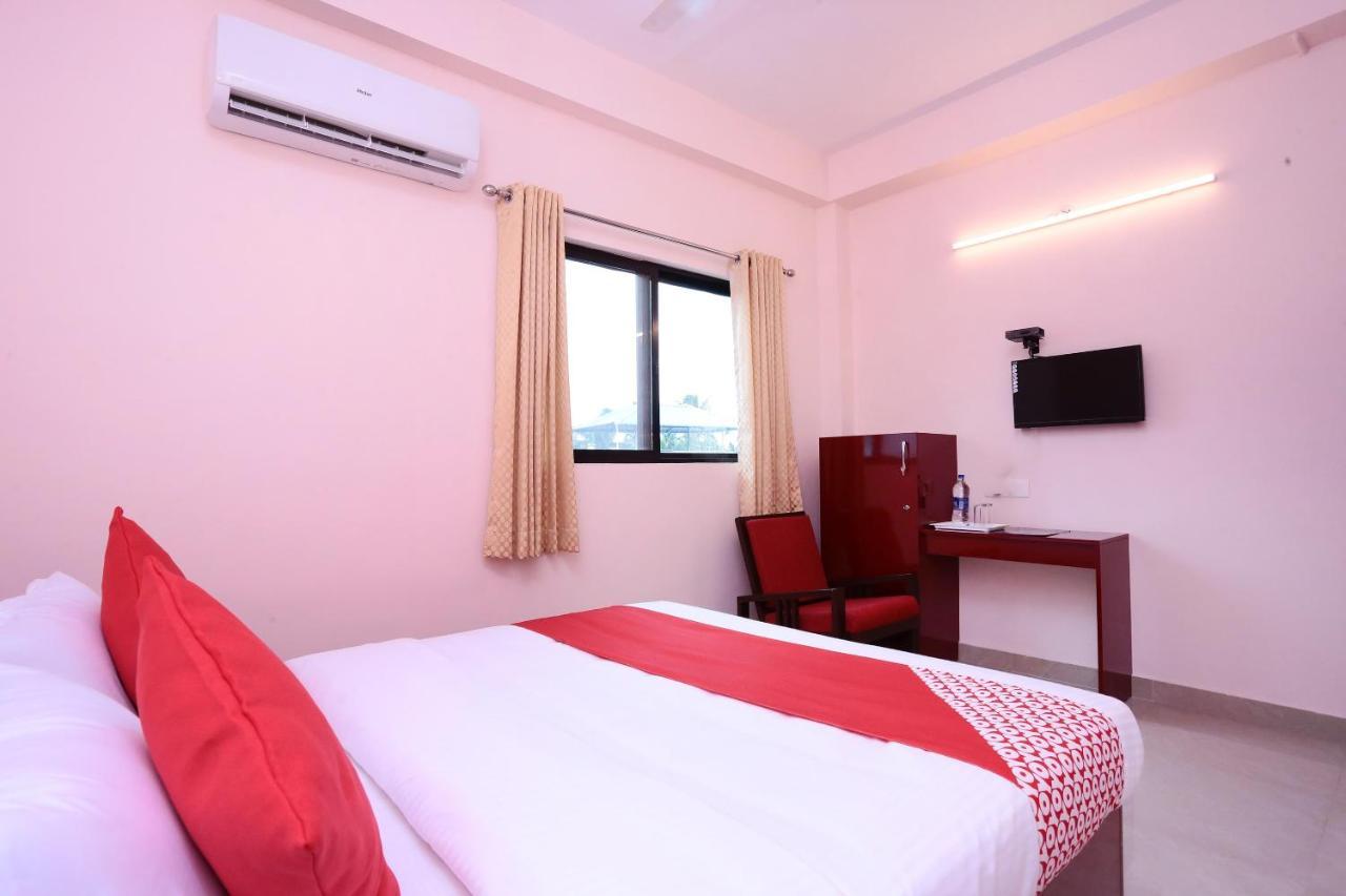 Oyo 13577 Tkr Metro Residency Hotel Kochi Exterior foto